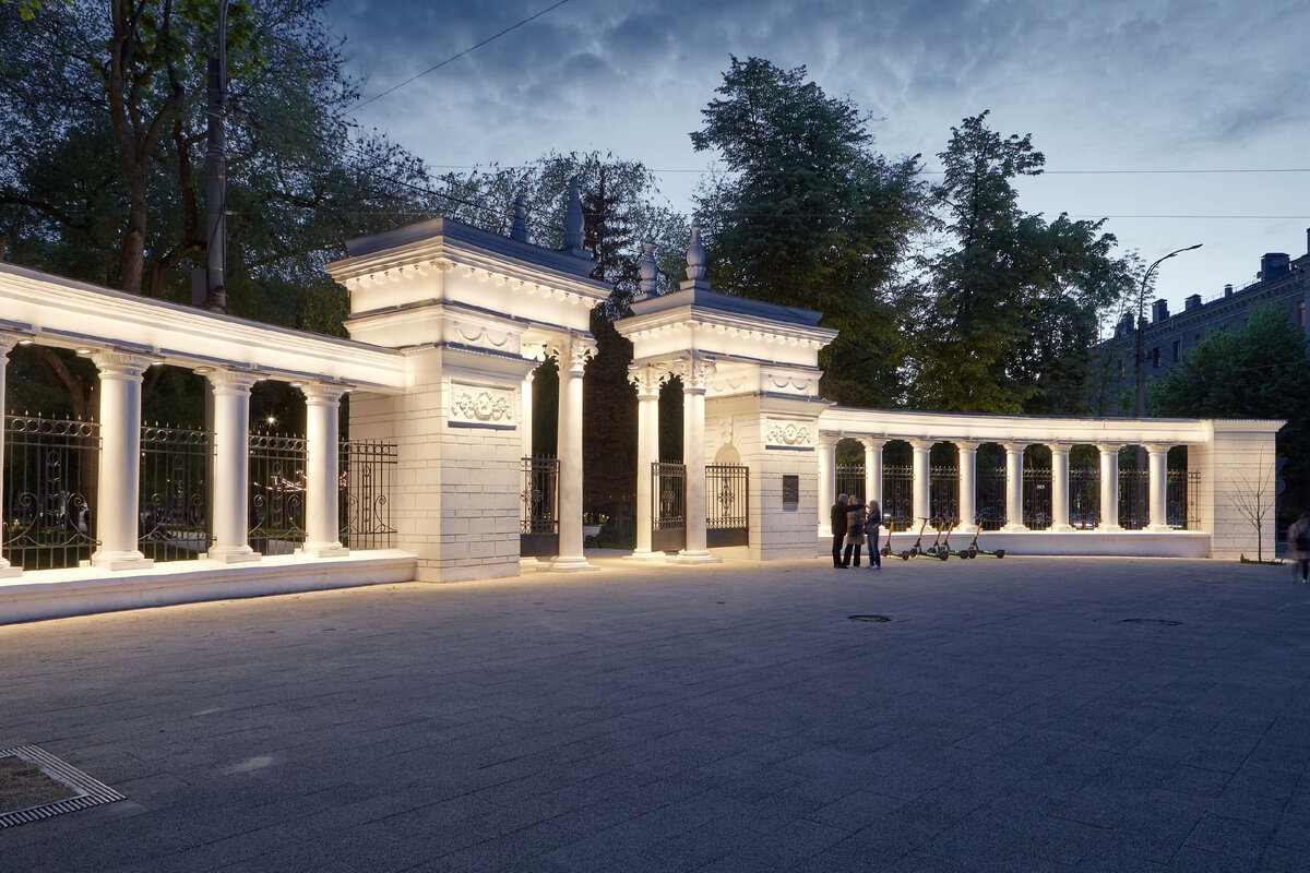 На фото — проект компании «Мартини РУС»: подсветка парка «Орленок» в Воронеже