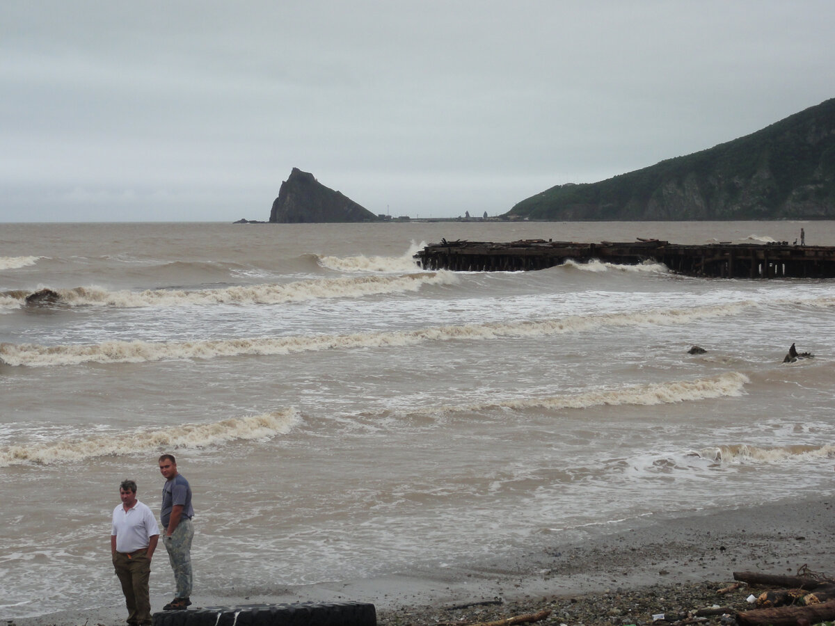 Ожидая увидеть хрустально-прозрачное Японское море... Но тайфун всё испортил.