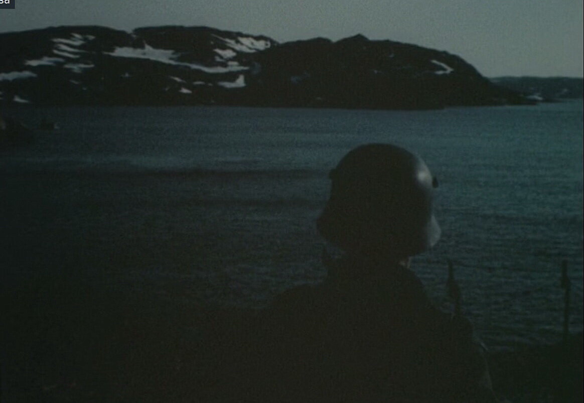 Немецкий солдат в каске с "рогами". Кадр из фильма