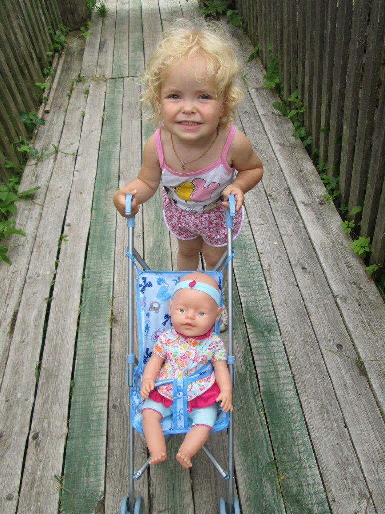 Маленький хомячок Лиза у бабушки в деревне. Фото из архива