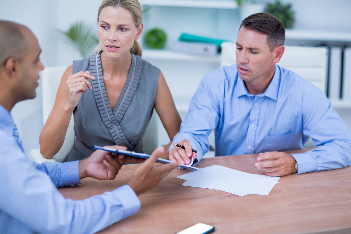    В течение шести месяцев все наследники должны заявить свои права