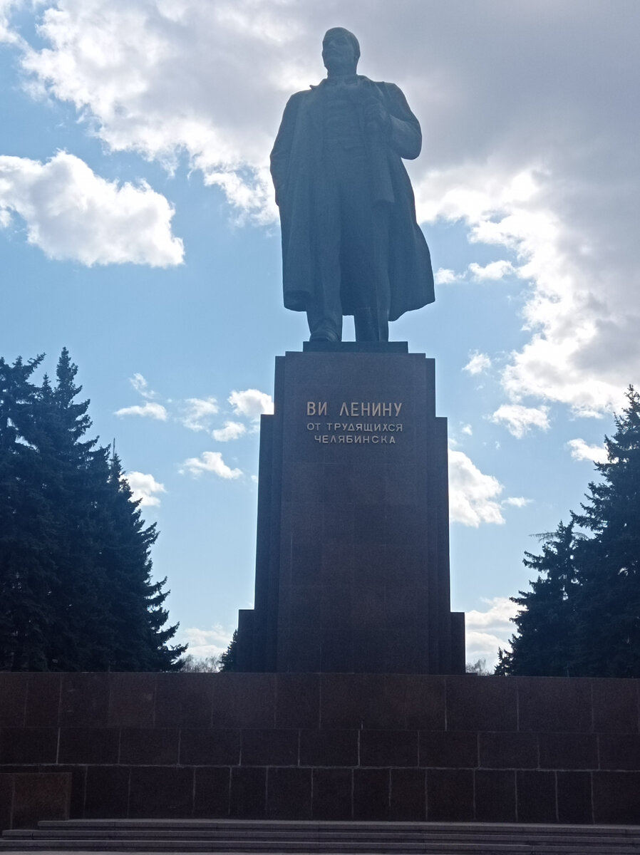 Памятник В.И. Ленину в Челябинске