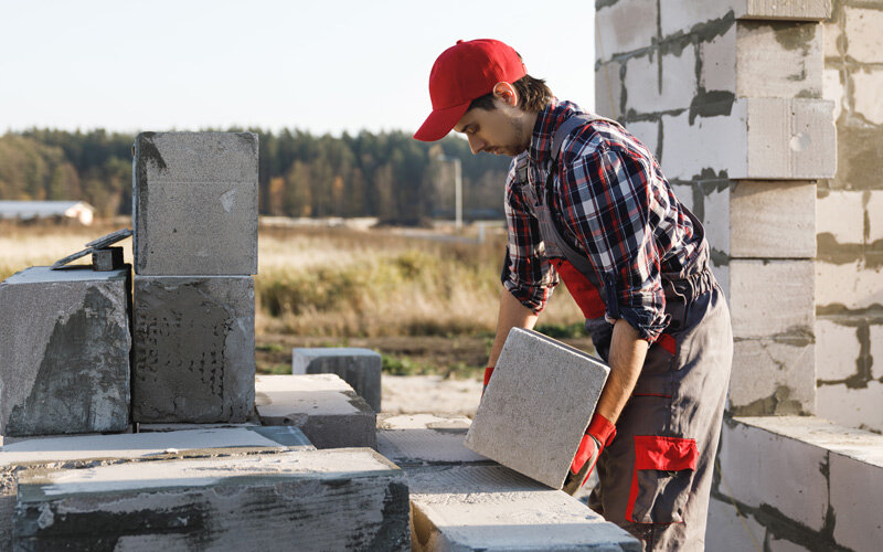 Работа с газобетоном: как понять, что перед вами хороший каменщик 