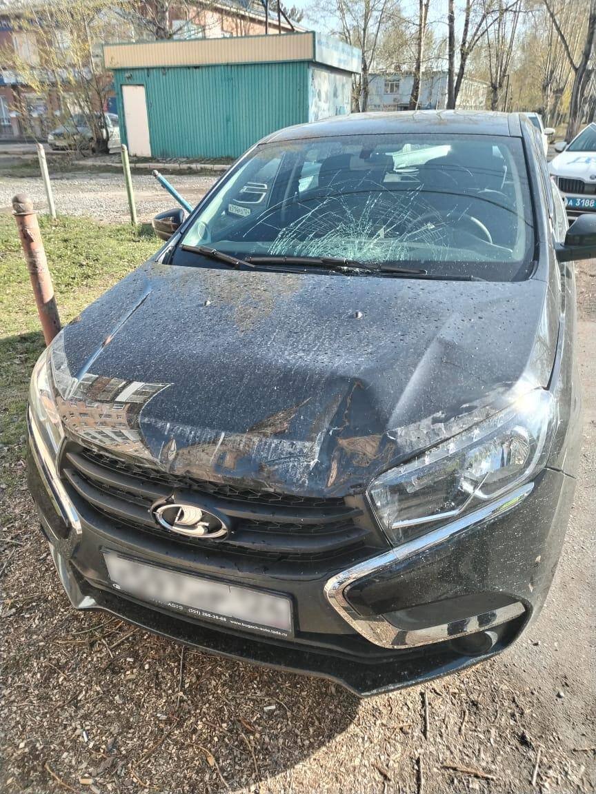    Автомобиль, на котором подозреваемый сбил школьника. Фото: ГУ МВД по Красноярскому краю