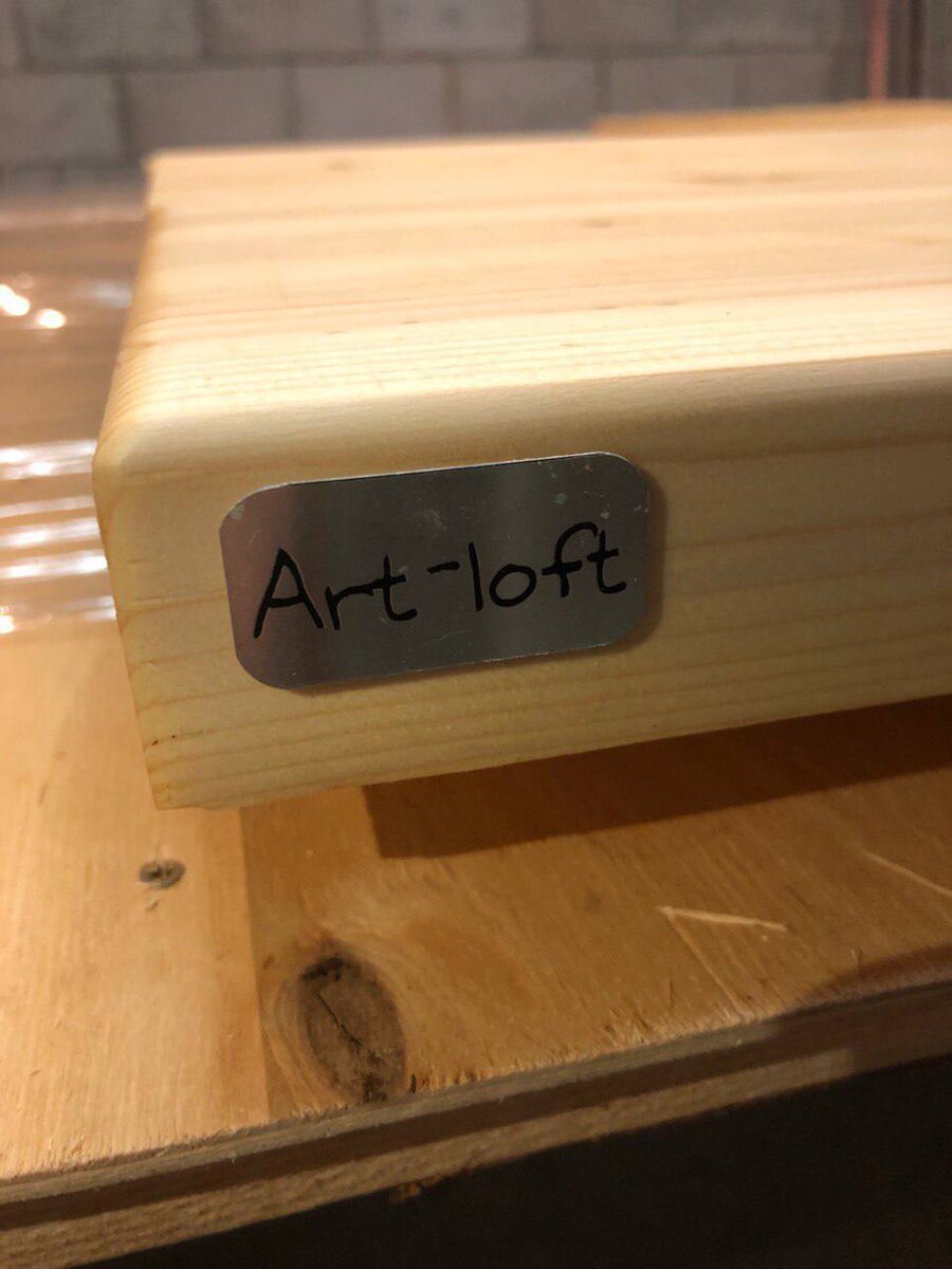 Не забывайте про фирменный шильд!