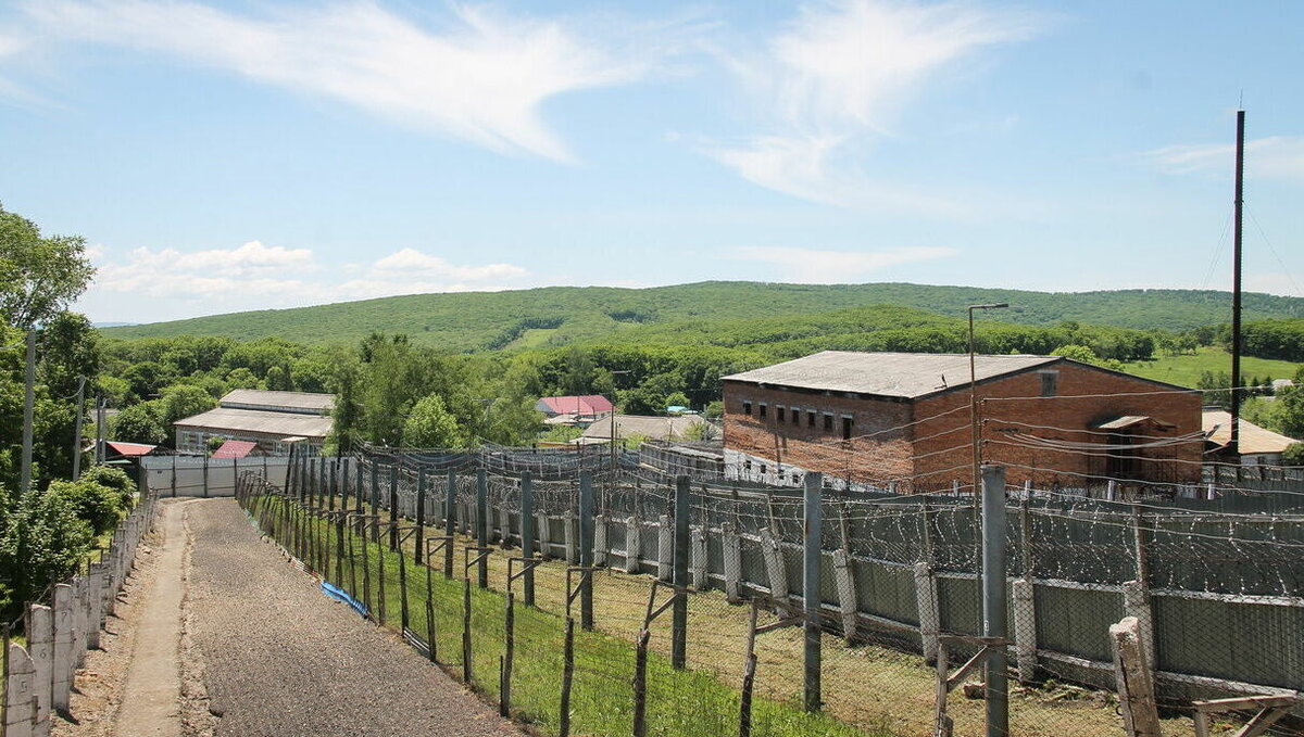     В Батайске к колонии приезжали представители экстренных служб из-за проводимых учений, сообщает Telegram-канал «Батайское время».