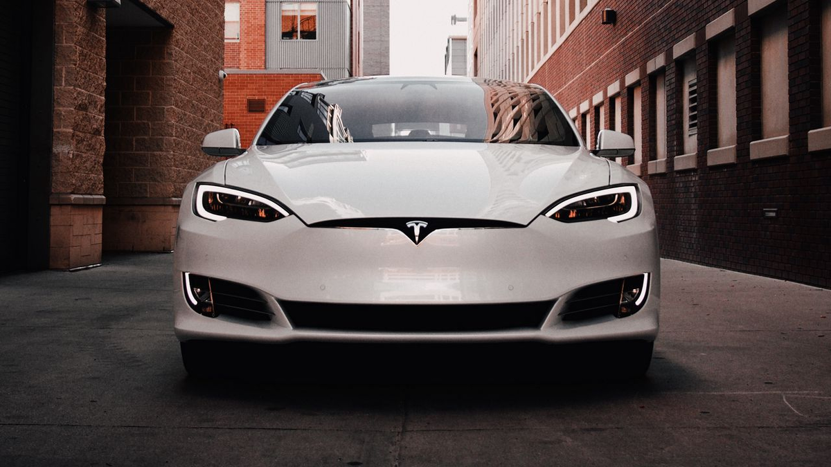 https://www.ixbt.com/img/n1/news/2022/0/0/tesla_model_s_tesla_mashina_142847_1280x720_large.jpg