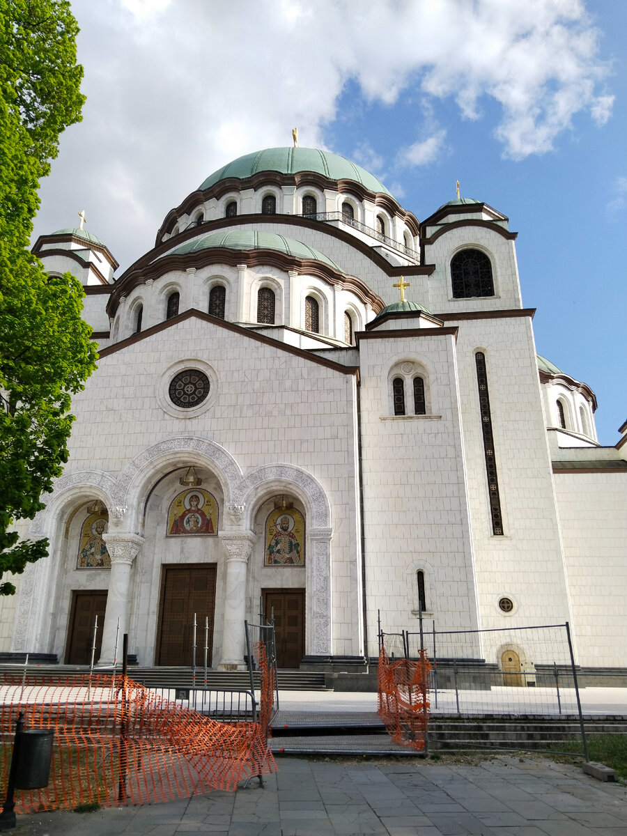 Храм святого Саввы в Белграде — символ сербской столицы и один из крупнейших соборов мира.-2