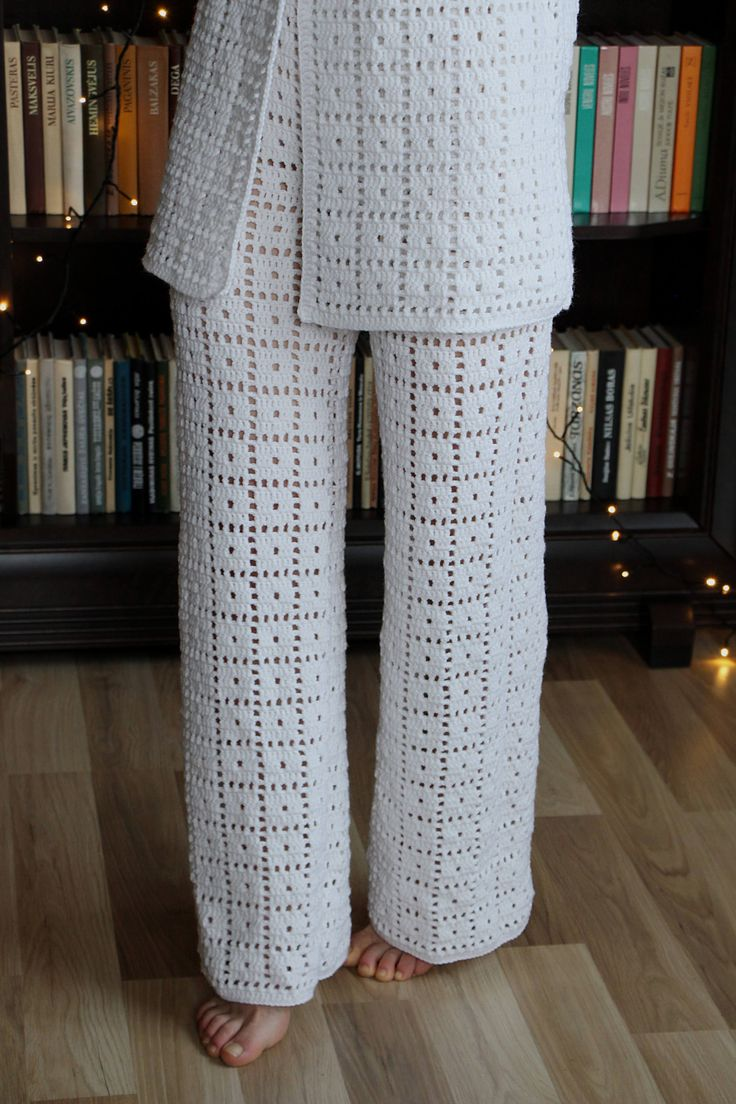 вязаные штаны женские. связанные штаны. вязаные брюки крючком. трикотажные вязаные брюки. модные вязаные брюки.