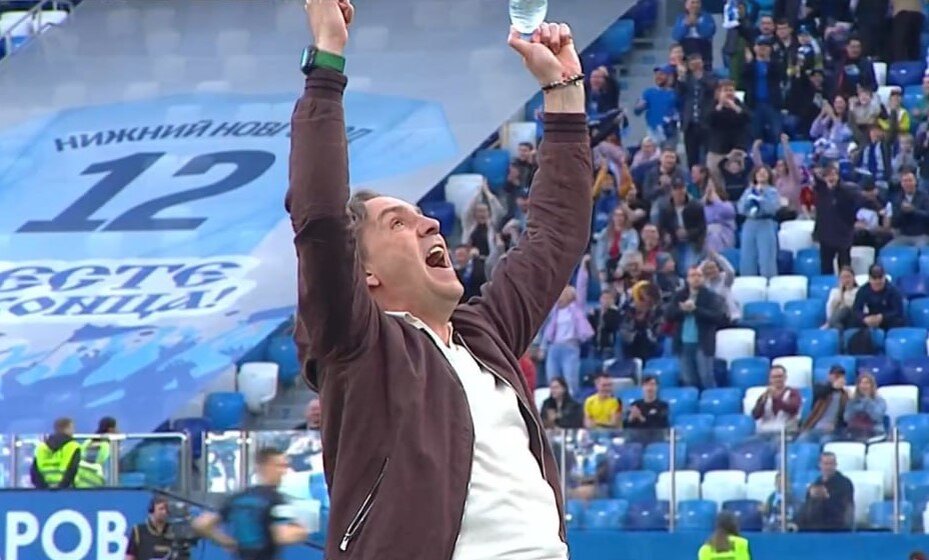    Сергей Юран хочет спасти команду от вылета. Фото: Скрин трансляции