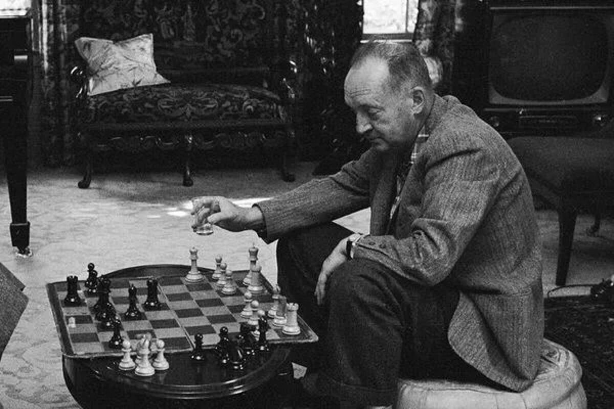 В.Набоков, источник Яндекс картинки