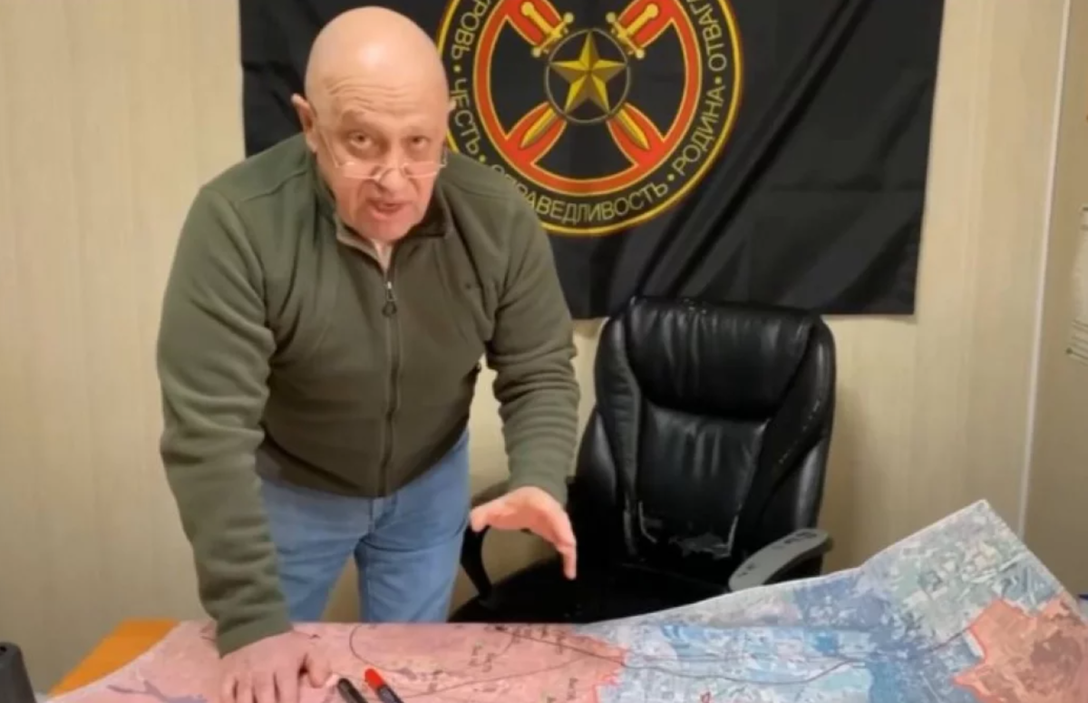    Глава Вагнера обвиняет Минобороны в том, что оно оставило фланги Бахмута незащищенными Марина П.