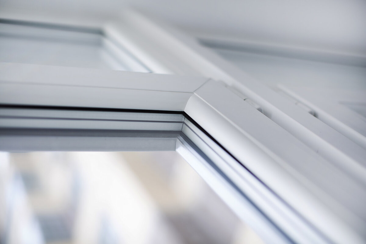 Белое окно Melke