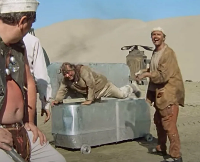 Эцих с гвоздями. Кадр из фильма «Кин-дза-дза»