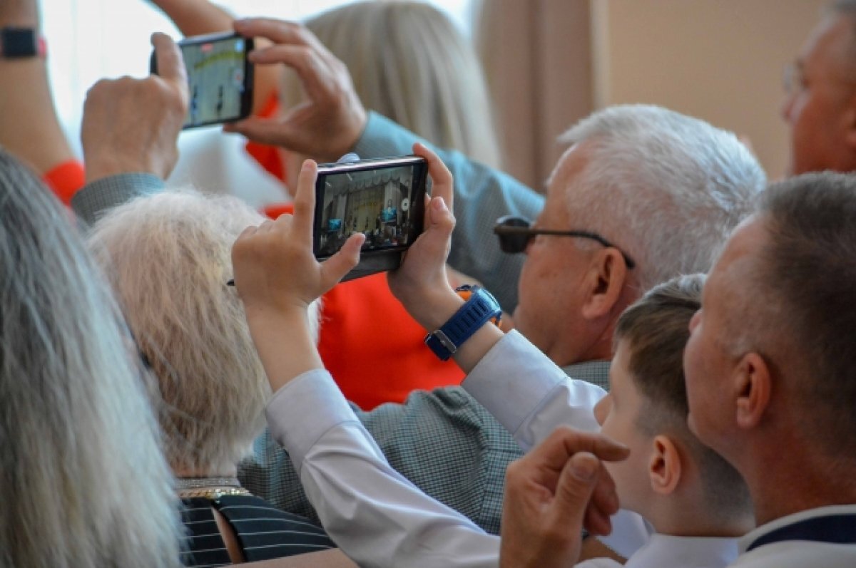    В Новосибирске выпускницу лицея выгнали с последнего звонка из-за COVID-19