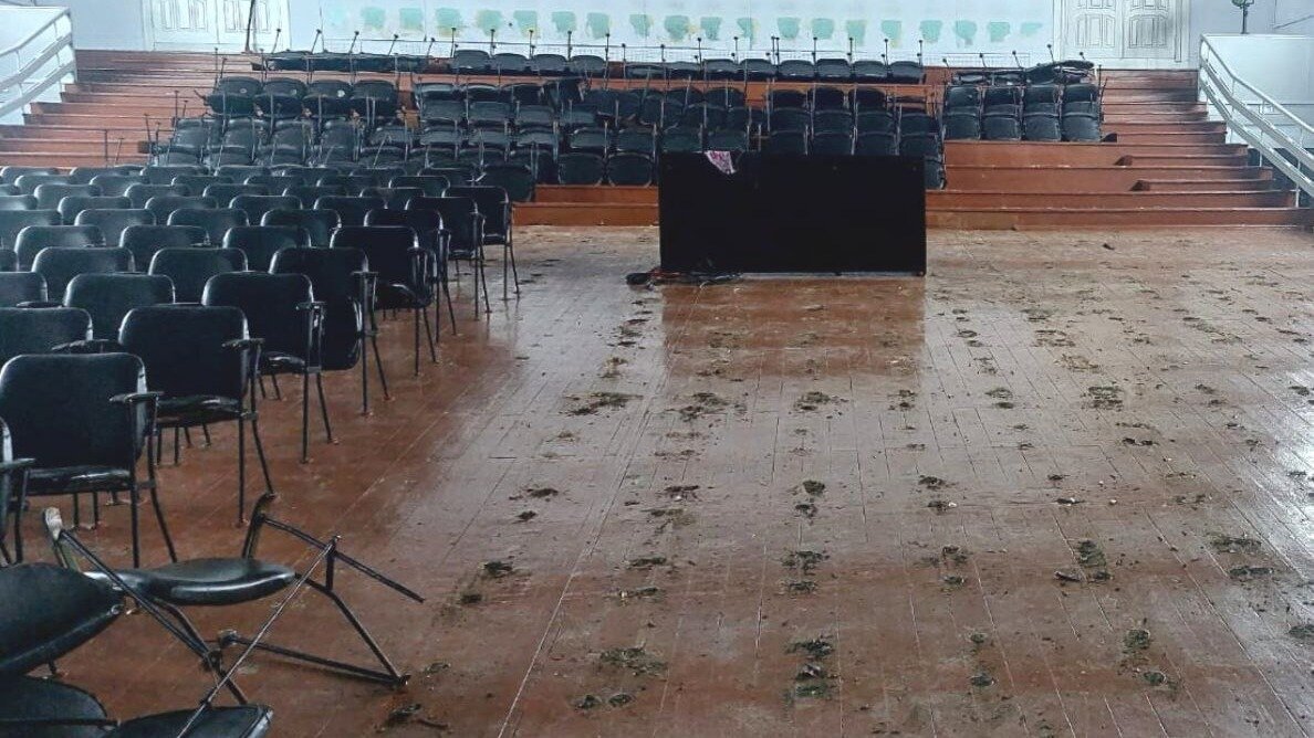     Уже в сентябре жители Спасска-Дальнего смогут оценить, каким красивым, современным и комфортным станет их любимое место проведения культурного досуга — ГЦНК «Приморье». Точнее — зрительный зал центра.