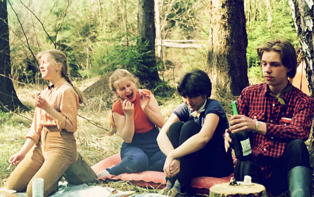 Молодежь ссср 70-х годов. Молодёжь 60-х в ссср. 70 е годы молодежь. Советские про молодежь. Советские девушки.