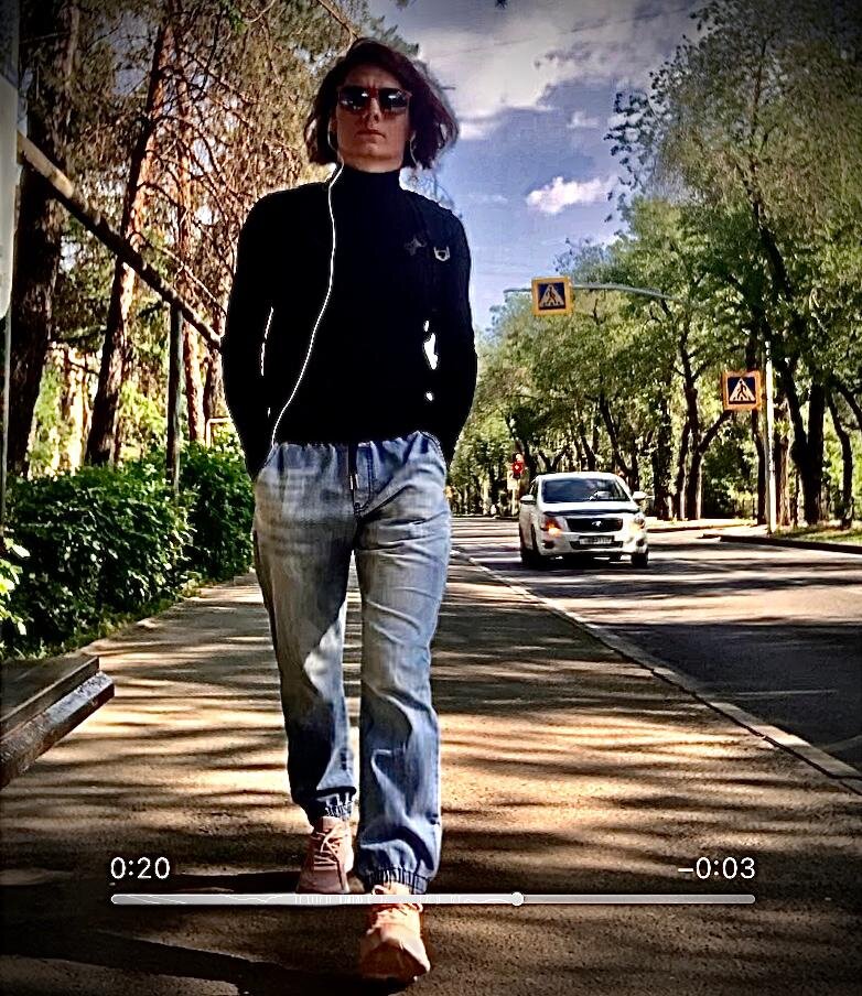 традиционное концептуальное фото. Обожаю эти джинсы, надо еще одни такие же купить