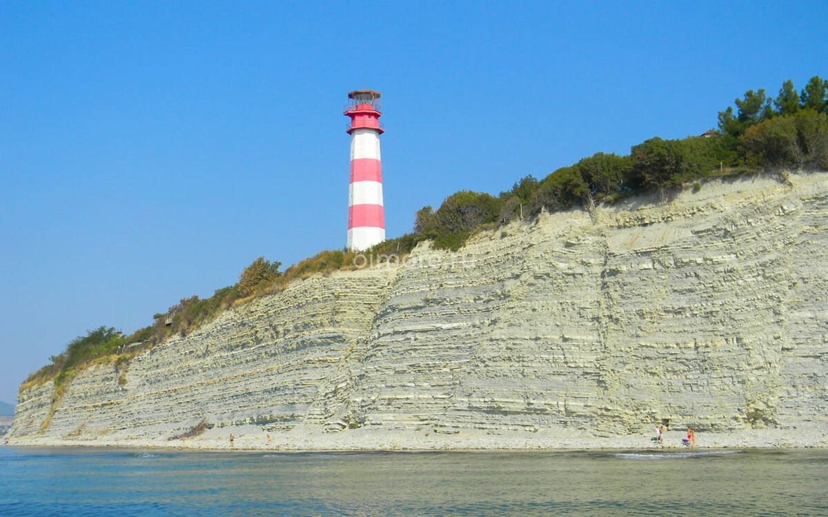 Дикий пляж у маяка