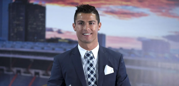 ТОП-10 футболистов с наибольшей зарплатой