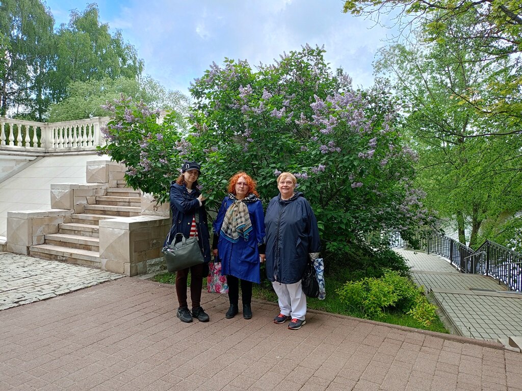 Слева направо Наталья Шахназарова, Галина Дубинина, Антонина Спиридонова Добавьте описание
