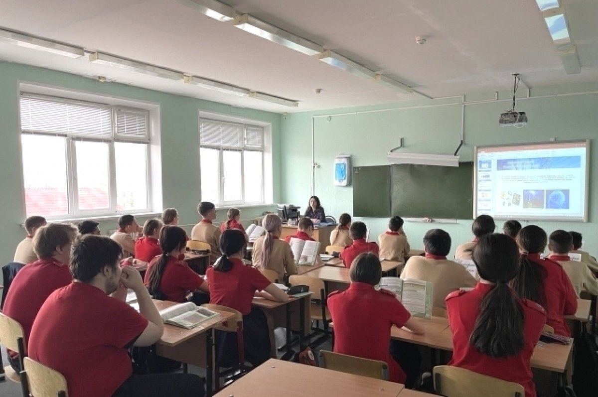    Специалисты рассказали школьникам об основах оказания первой помощи пострадавшим.