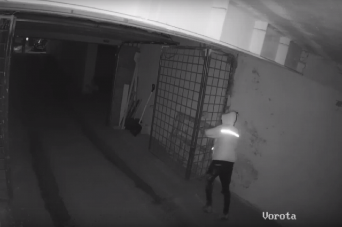    Ночная потасовка: приморец стал титаном и разбил автомобиль