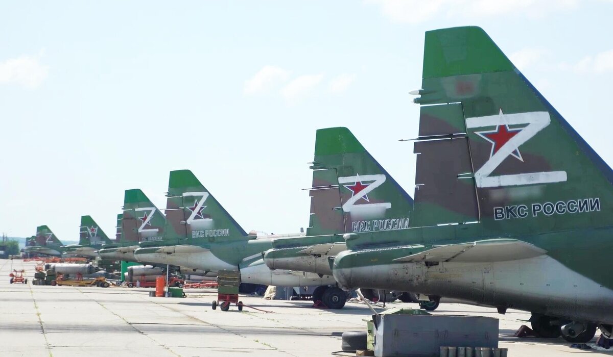 Самолеты Су-25 ВКС РФ, задействованные в специальной военной операции, на полевом аэродроме