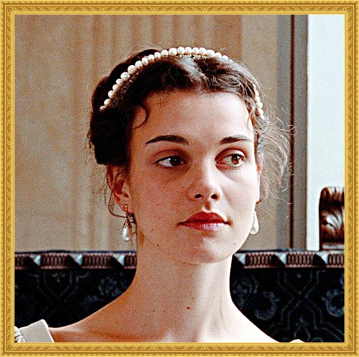 Камилль Рутерфорд в фильме «Мария — королева Шотландии» (2013)