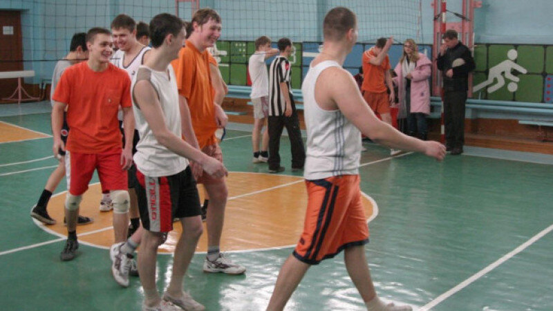     Урок физкультуры в школе. Михаил Хаустов