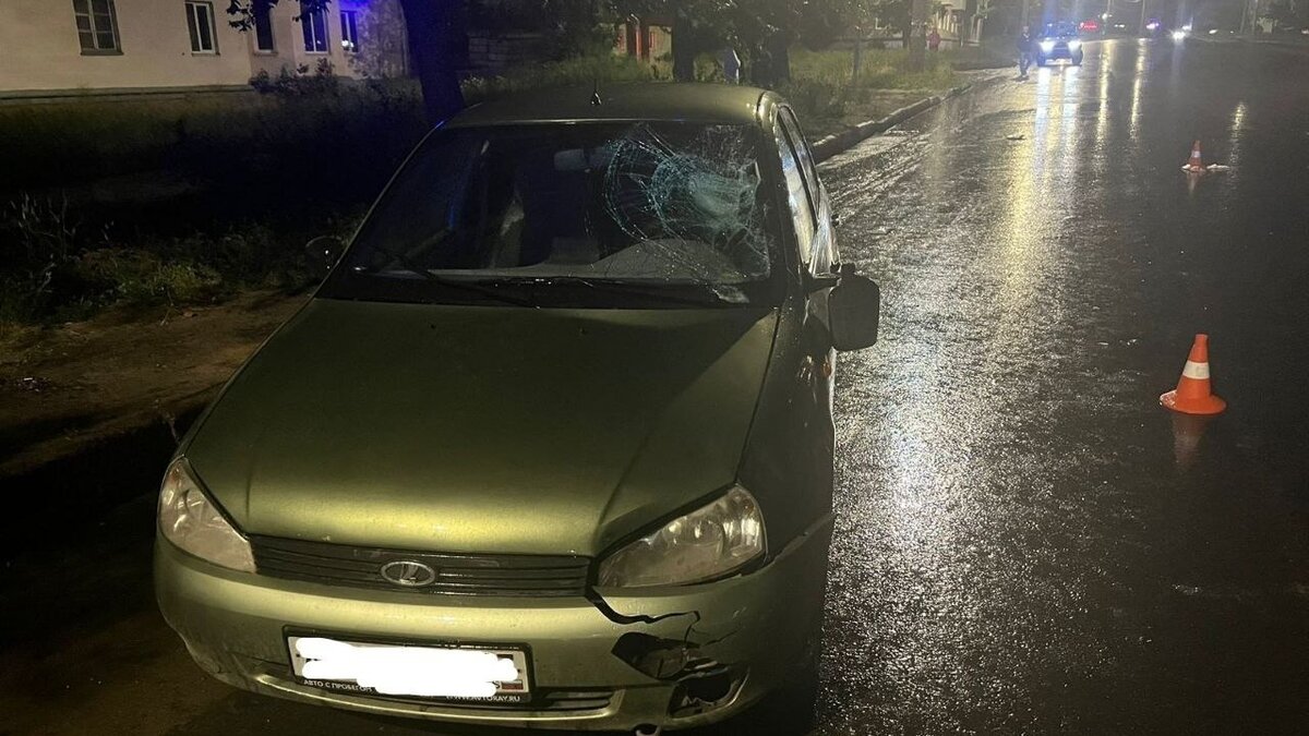     К аварии в Камышине привел ряд факторов и ошибок, допущенных участниками ДТП. Мать с двумя детьми — 9-летним мальчиком и 6-летней девочкой — шли по неосвещенной части дороги, в дождь и без светоотражающих элементов, сообщают «НовостиВолгограда.ру» со ссылкой на полицейское ведомство.