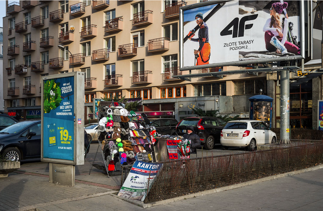 0 евро. 2 евро 50 лет коленопреклонению в варшаве. Стадион без зрителей. Евро в варшаве. Нулевая банкнота евро.