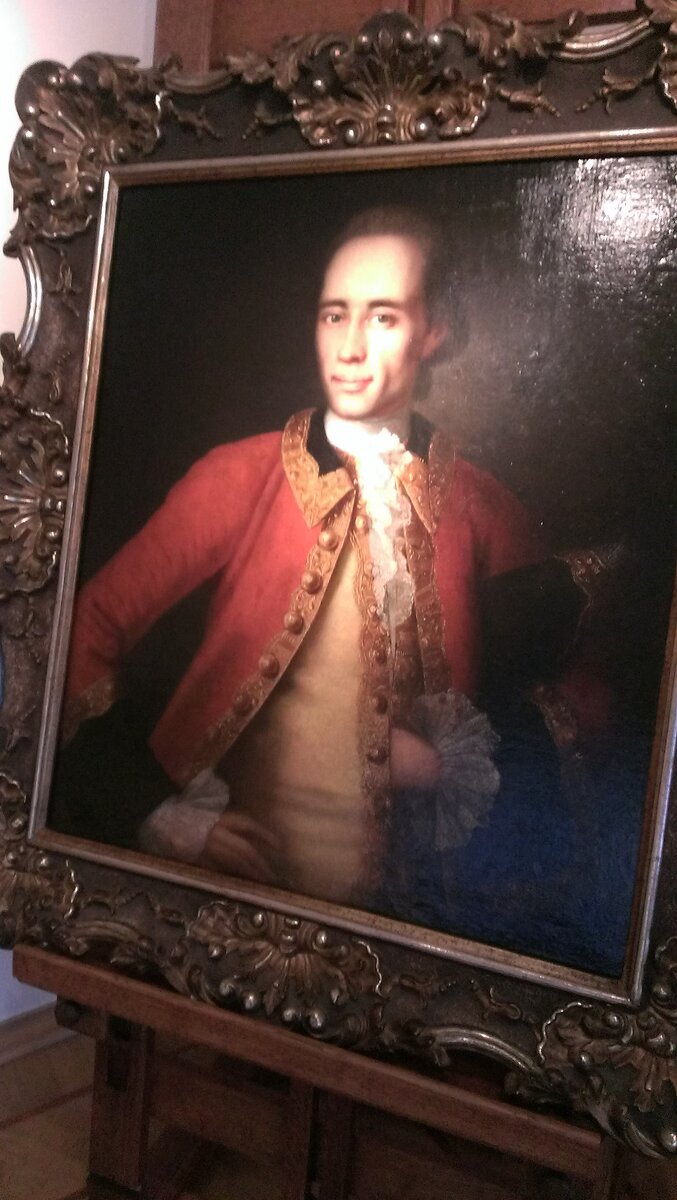 Интересный портрет на выставке...