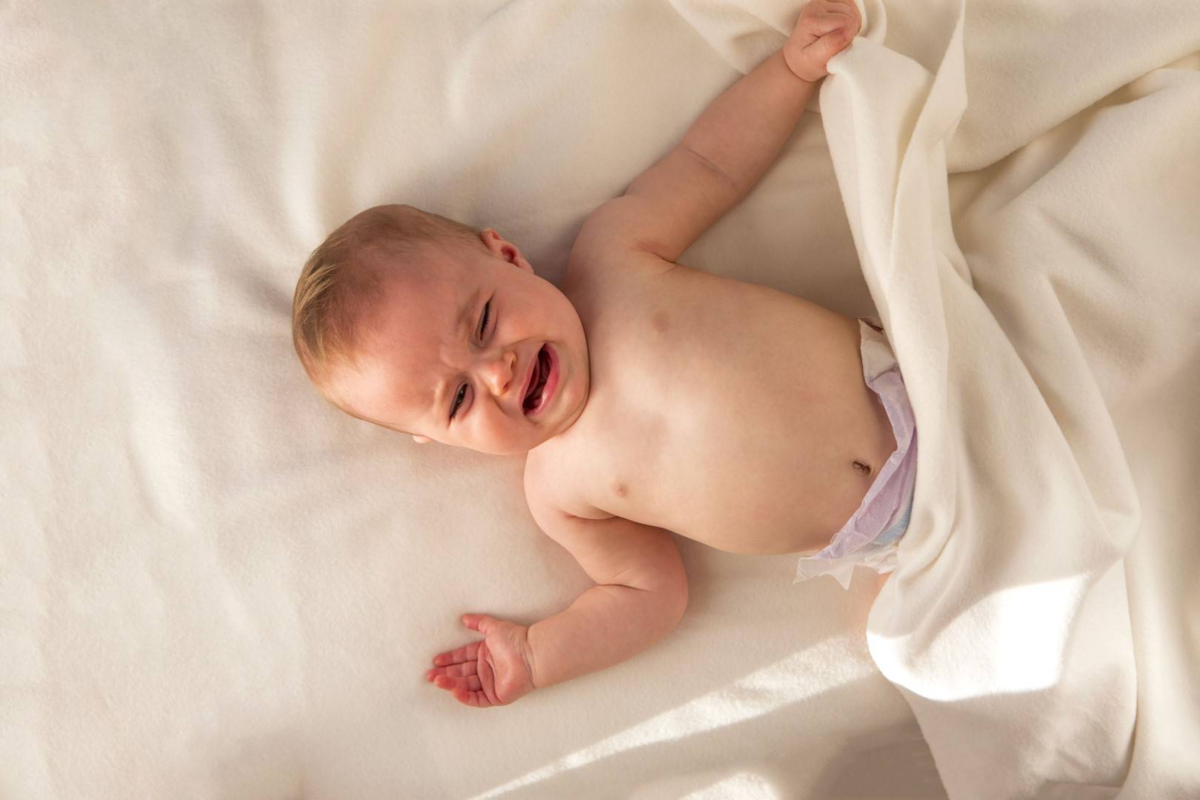 Ребенок 5 месяцев просыпается в 5 утра. Новорожденный ребенок животик. Малыш в животике.