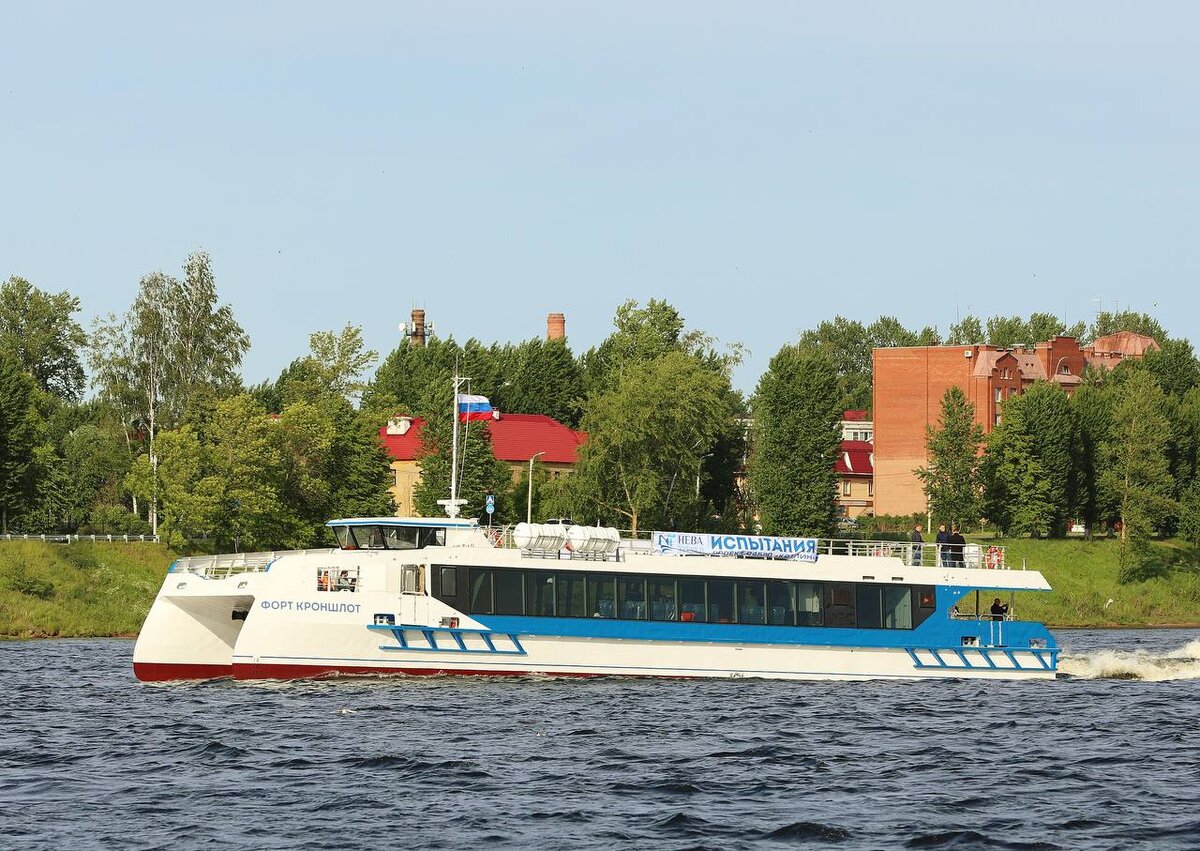 СНСЗ (входит в ОСК) приступил к испытаниям скоростного катамарана "Форт Кроншлот"