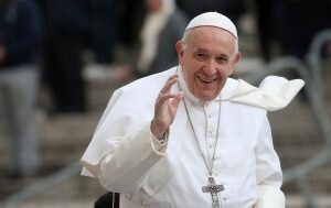    VATICAN CITY, VATICAN - MAY 15: Pope Francis waves to the faithful as he arrives in St Peter's Square for his weekly general audience on May 15, 2019 in Vatican City, Vatican. Pope Francis greeted members of the International Jewish Committee for Interreligious Consultations (IJCIC) following the General Audience, telling them dialogue is the better way to build tolerance and respect between religions. (Photo by Franco Origlia/Getty Images) Галатея Петрова