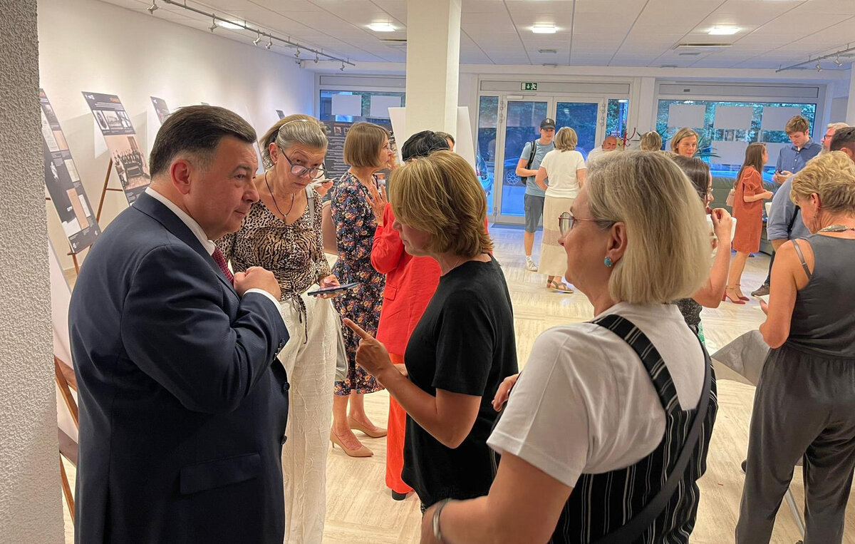    Гендиректор Российского национального музея музыки Михаил Брызгалов (слева)  Денис Дубровин/ТАСС