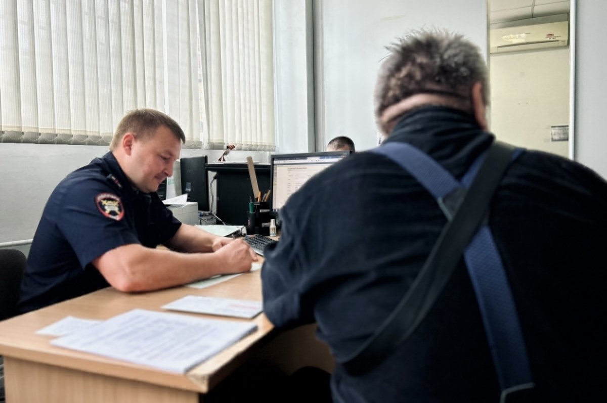    В Екатеринбурге наказали водителя автобуса, играющего в телефон за рулем