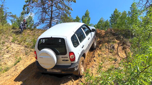 И эту машину называют внедорожником. Chevrolet NIVA против Toyota Sprinter Carib