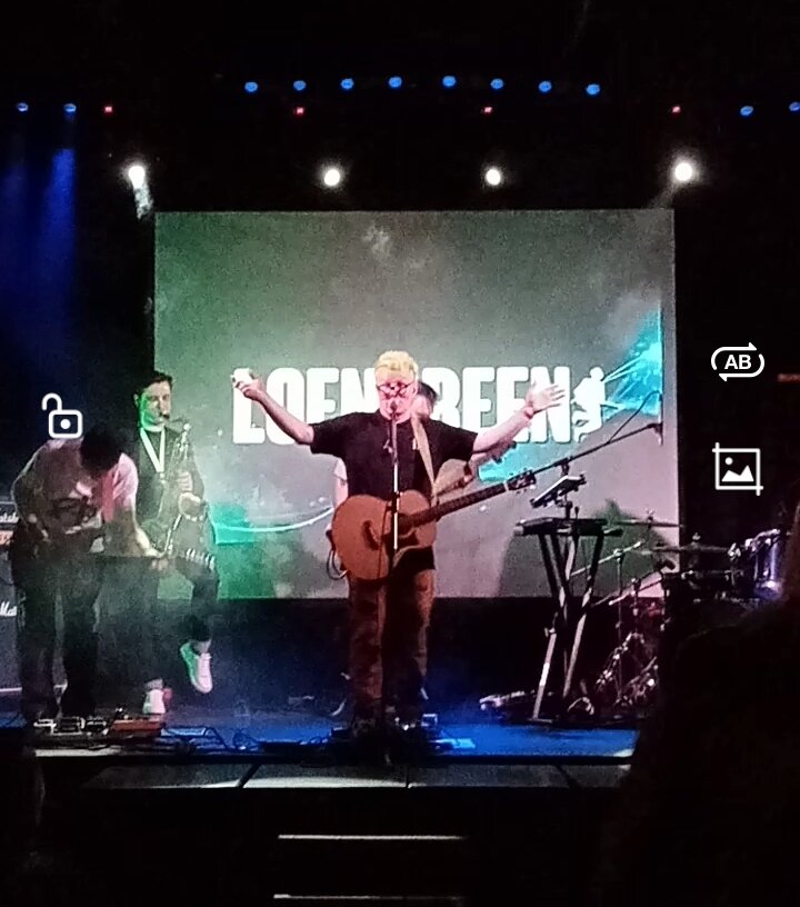 Группа LOENGREEN на сцене клуба Factory3. Фото мое