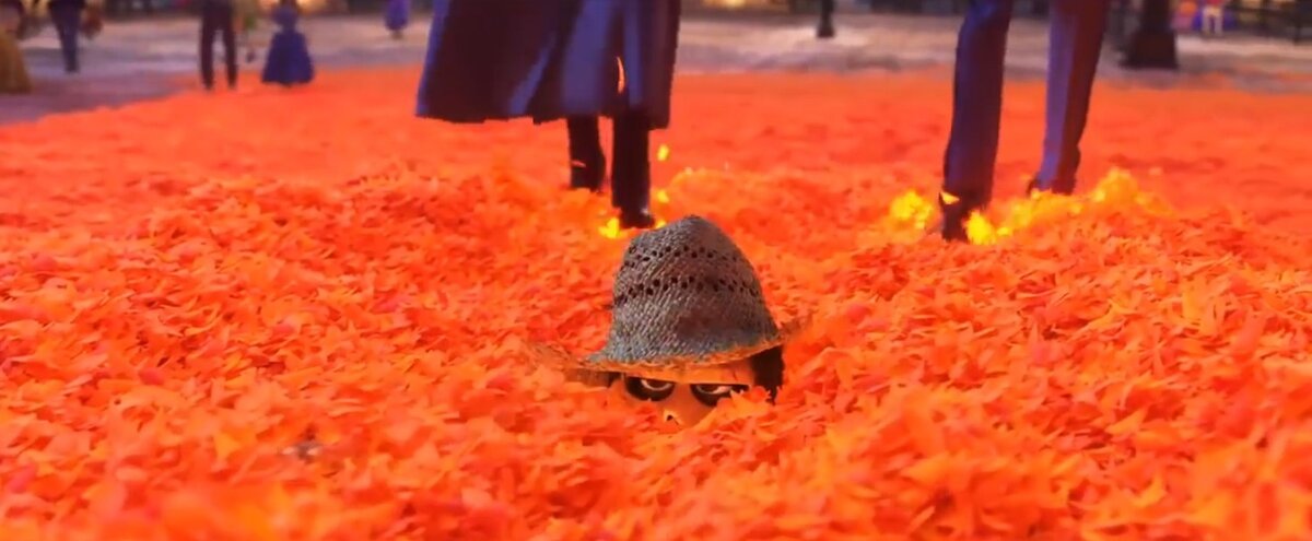 Очень много лепестков бархатцев. Кадр из "Тайна Коко" (2017) год. Источник: кинориум