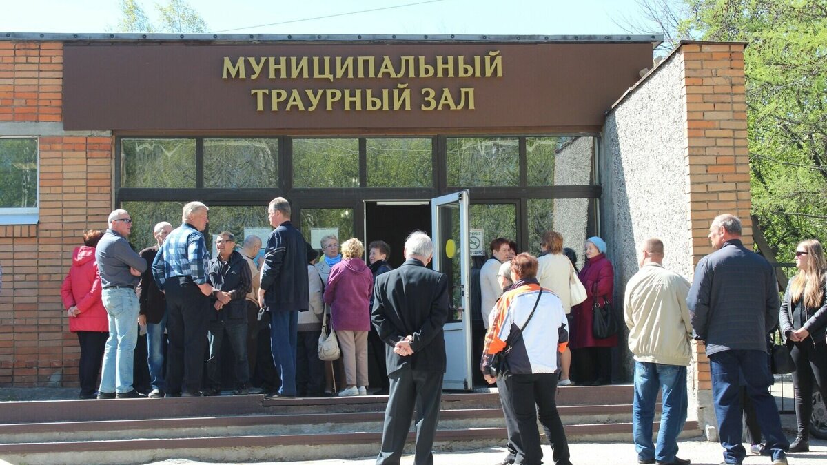     Заместитель председателя профсоюзной организации «Мемориал», бывший директор МУПа и экс-депутат Петросовета Дмитрий Данильев прокомментировал нашему изданию ситуацию. Ранее администрация планировала ликвидировать «Мемориал».