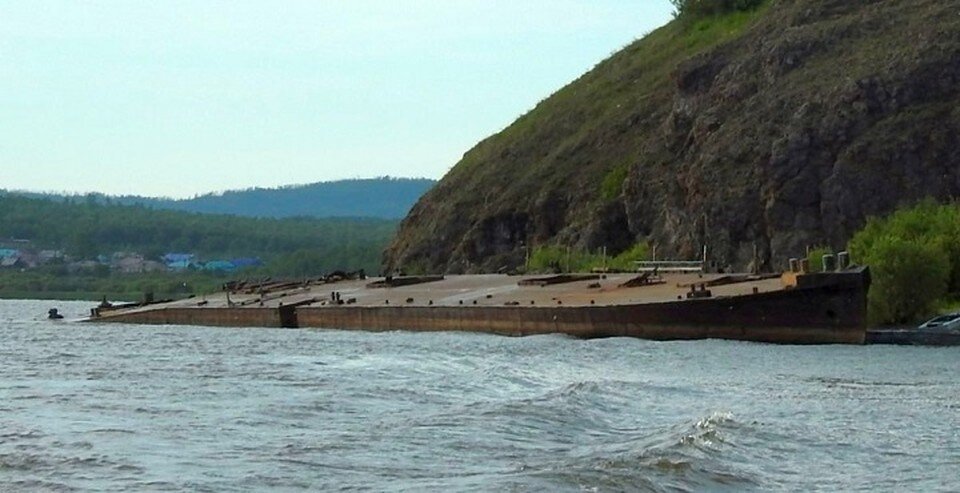    Теплоход пробыл в воде долгое время и разрушился Фото: Дальневосточная транспортная прокуратура