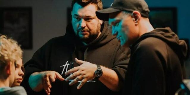    Сергей Жуков на съёмках сериала "Плакса". фото предоставлено СТС.