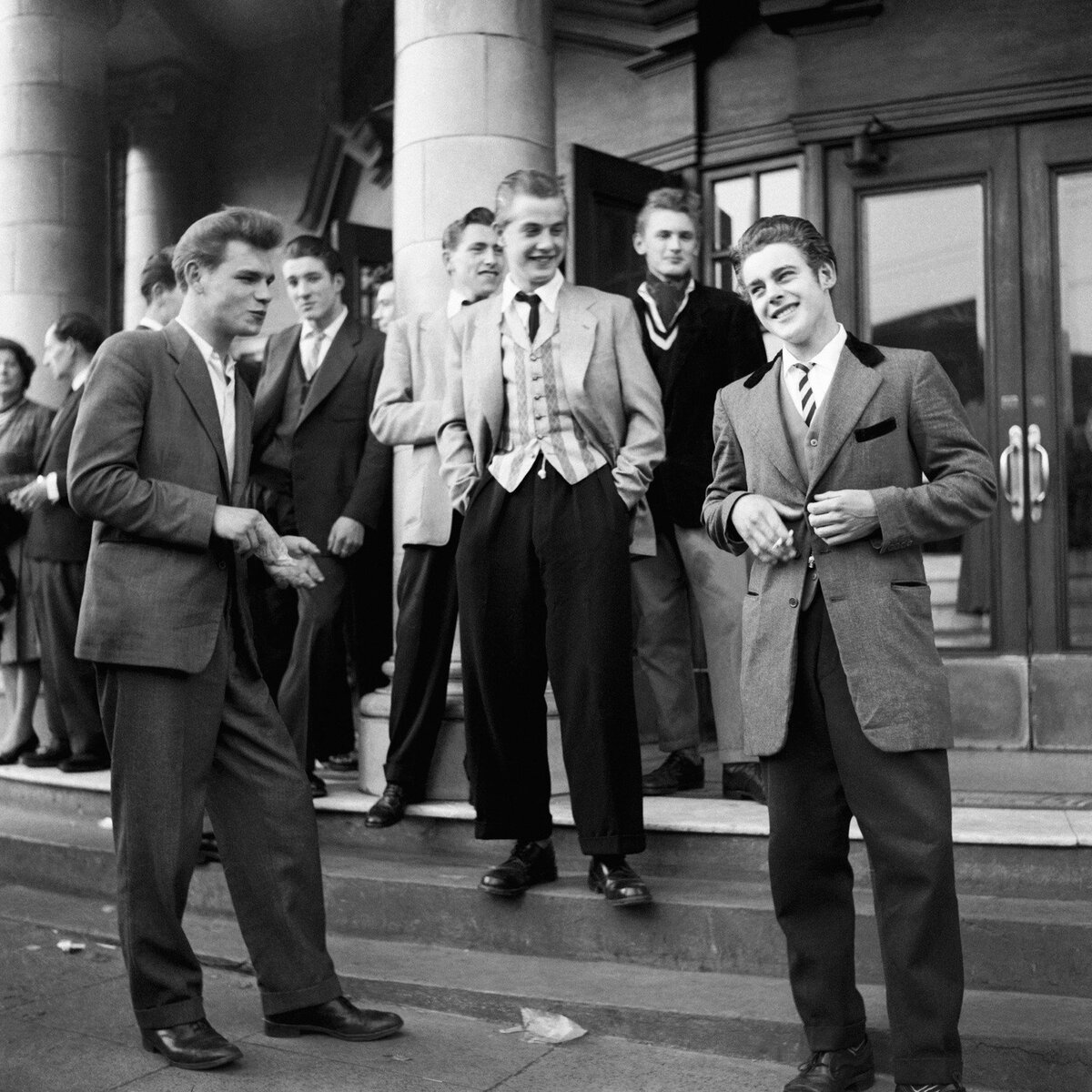 Простые рабочие ребята