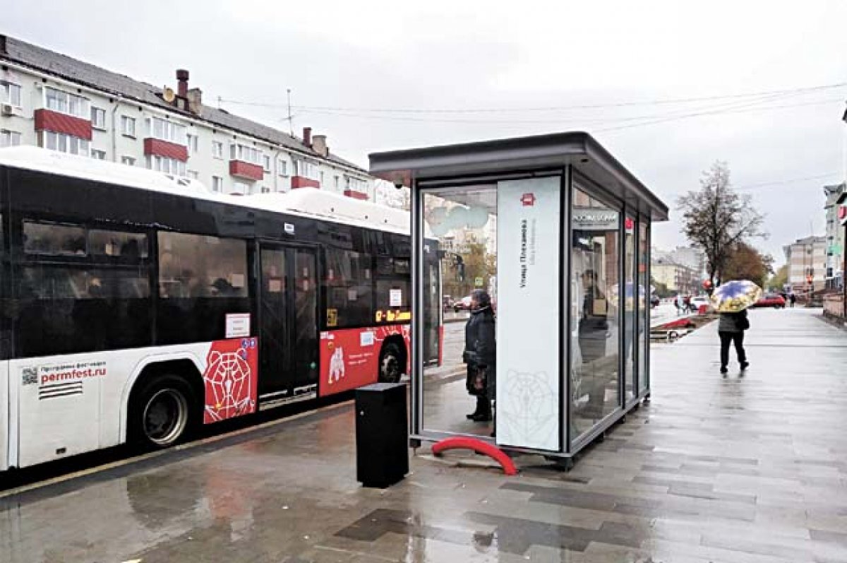    В Перми поставили на учёт разбившего стекло на остановке подростка