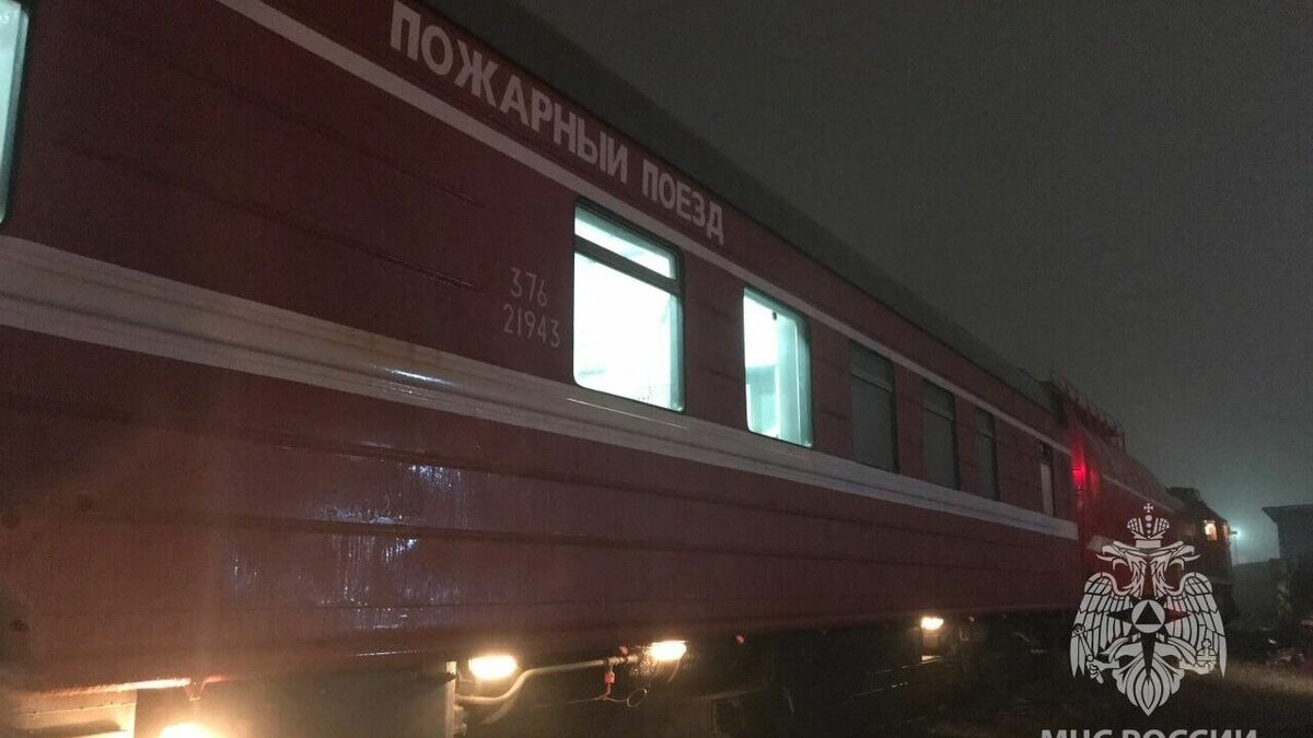     «Без воды» сотрудники МЧС тушили сильный пожар на складе во Владивостоке. Они выложили новые видео с места происшествия.