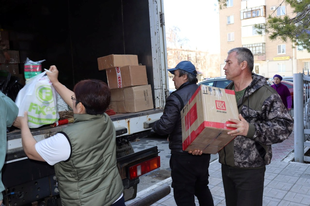  📷    Два автомобиля, тепловизоры, продукты: из Гайского округа отправили гумпомощь бойцам СВО Кристина Просвиркина