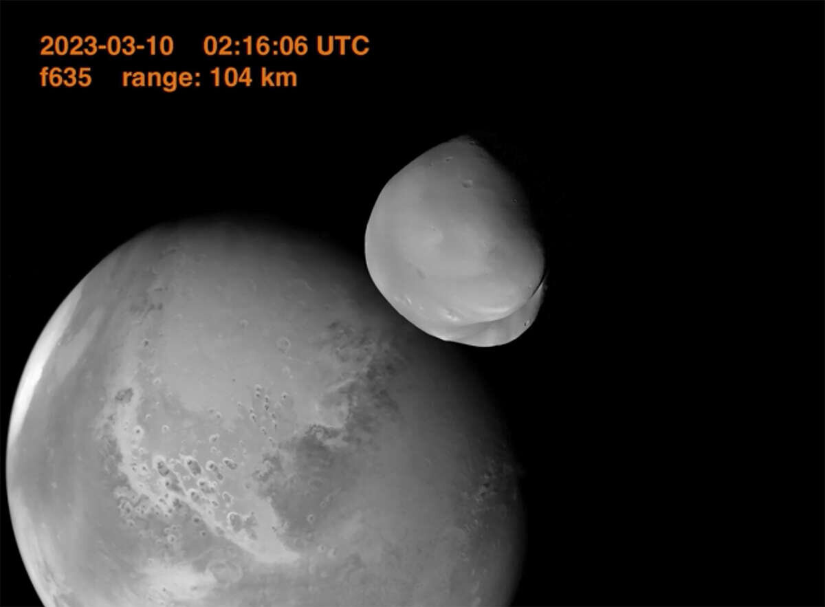 9 апреля 2023 какой. Деймос (Спутник Марса). Фобос Спутник Марса. Фото Луны. Луна и Марс.