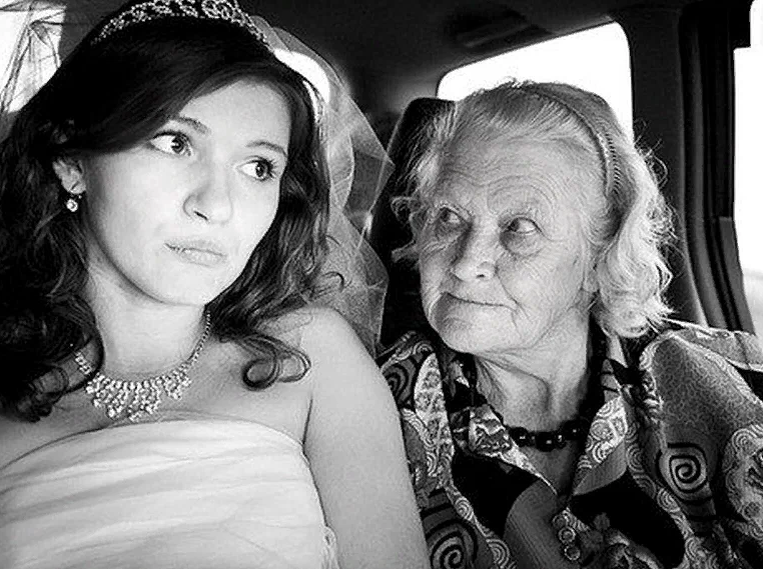 С внучкой. Бабушка и внучка. Лесбиан бабушки. Схватил невесту. Русская бабушка измена